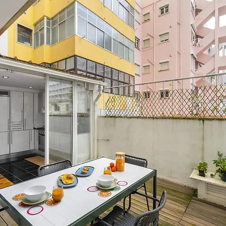 Whome Serenity: Entrecampos Terrace Haven Lisbon